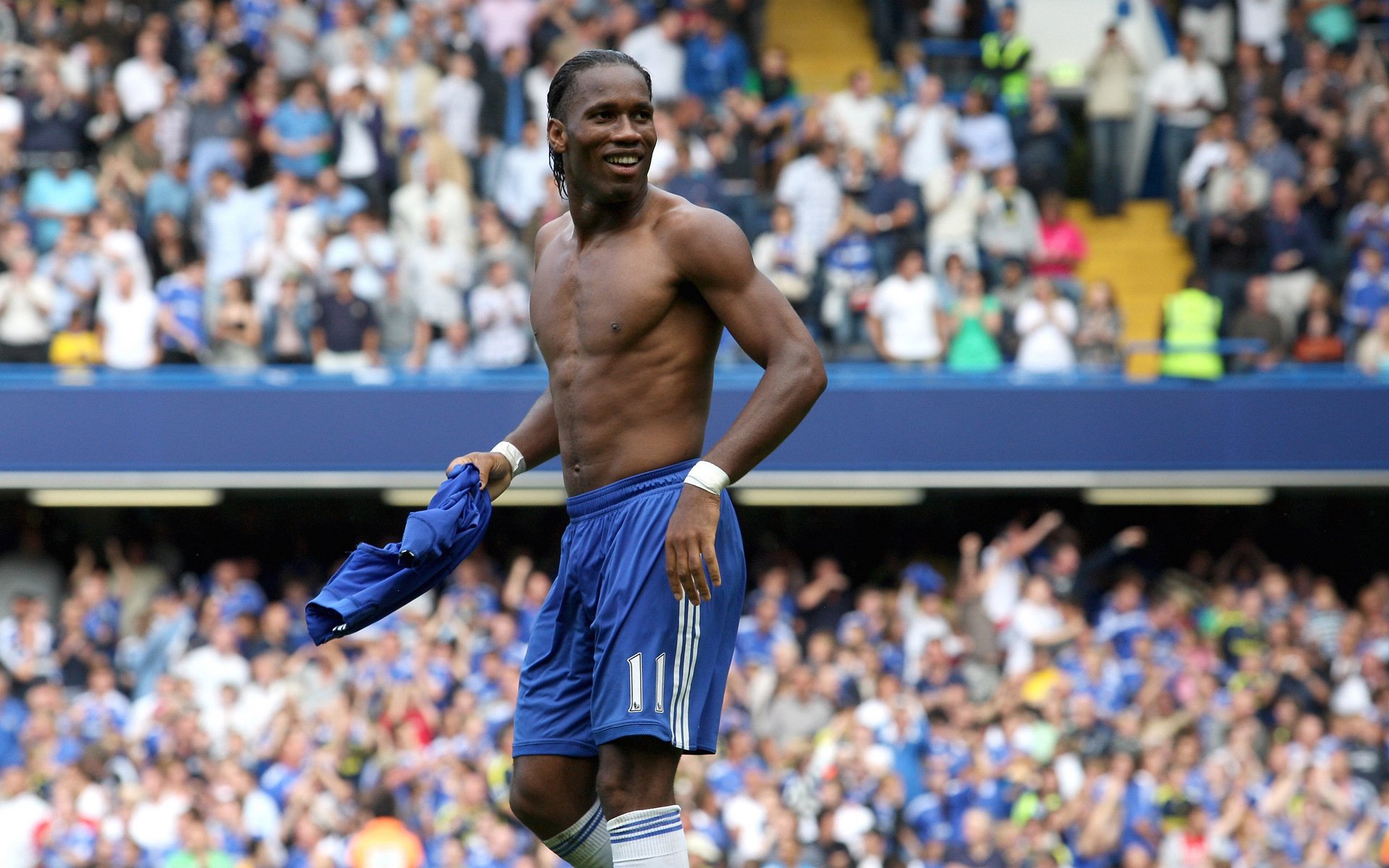 中国新星闪耀国际格斗赛场!张伟龙KO强敌夺金腰带,创历史纪录