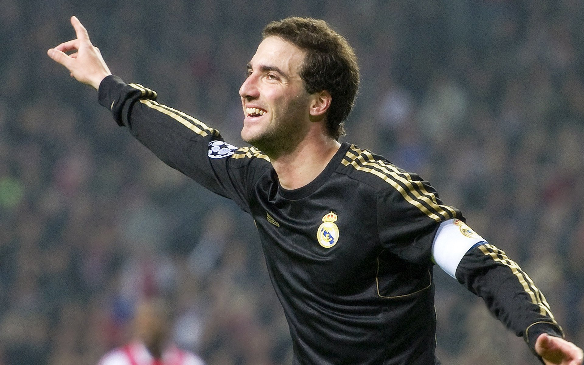 库里狂轰50分创赛季新高,勇士力克国王锁定季后赛席位