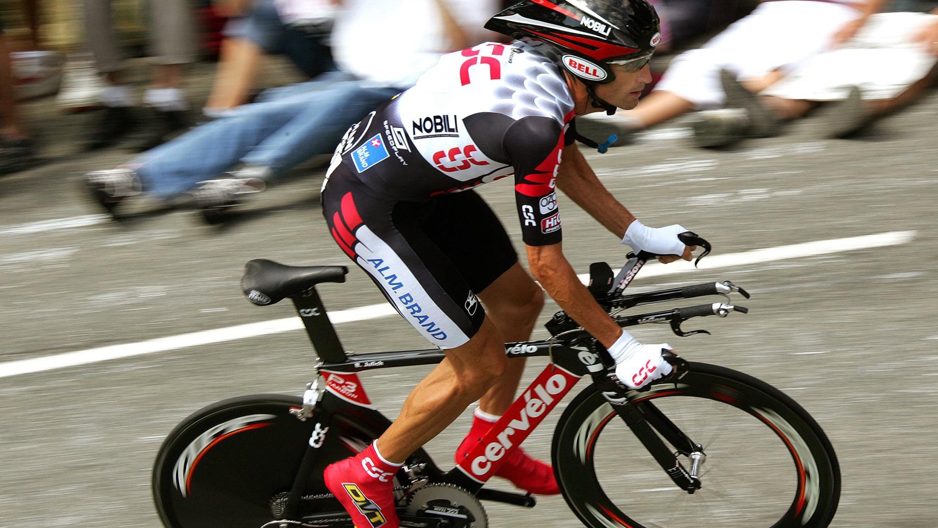 天价转会震撼足坛!新标王诞生,豪门争夺战创历史纪录