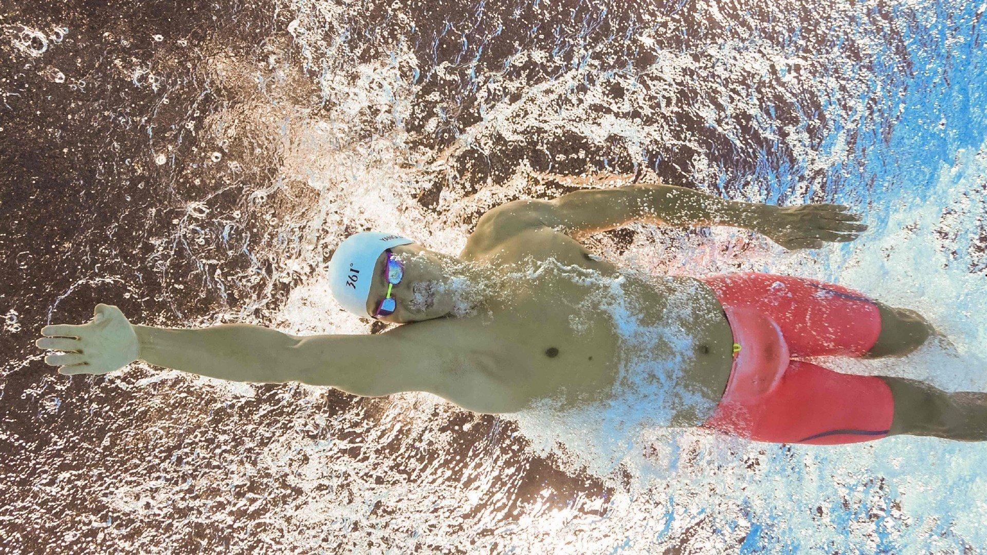 卡萨多赛后透露,奥尔莫肩膀受伤,全队祈祷无大碍