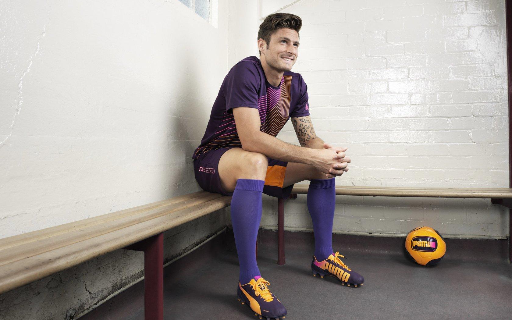 前曼联传奇发声，加纳乔天赋获赞，但蓝军前景引质疑